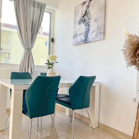 Apartment Holiday Makarska * Makarska