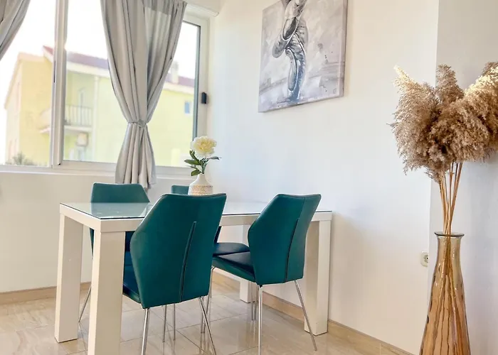 Apartment Holiday Makarska * Makarska