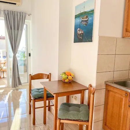 Apartment Holiday Makarska Διαμέρισμα *